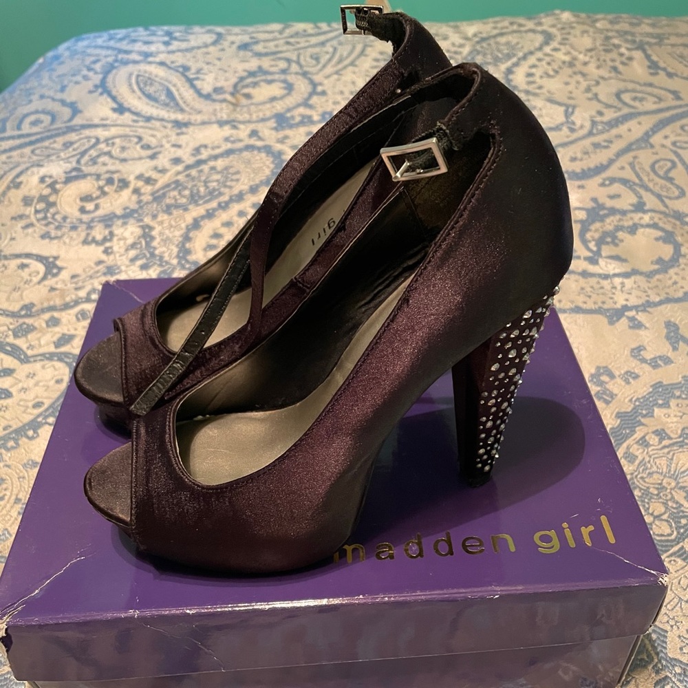 Madden Girl Black Satin Pumps